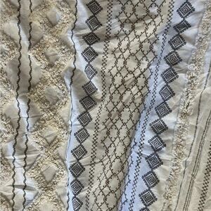 White and Gray Comforter ink & Ivy King size with shams